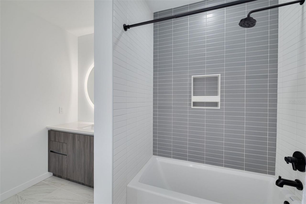 777 3 Avenue N, Unit 1507, Saint Petersburg, FL 33701 Photo