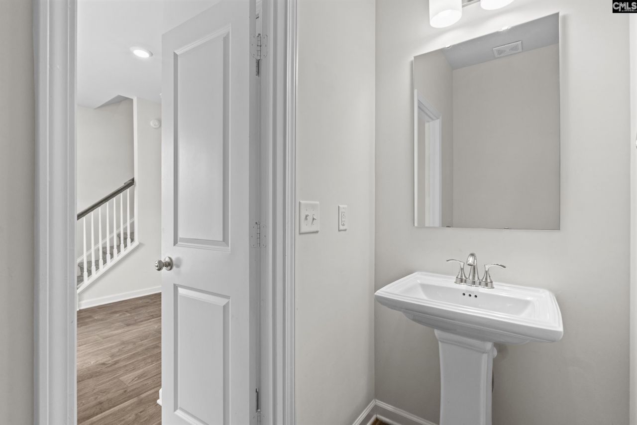 317 High Grove  Photo 6