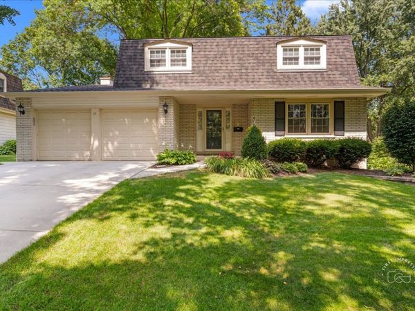 77 Bluebird Lane, Naperville, IL 60565