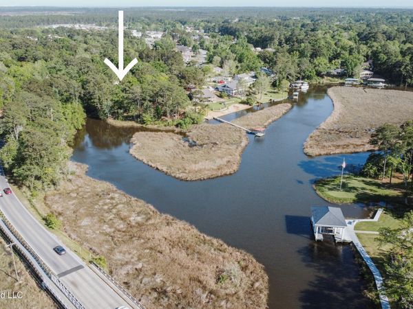 9300 Ridgeview Drive, Ocean Springs, MS 39564