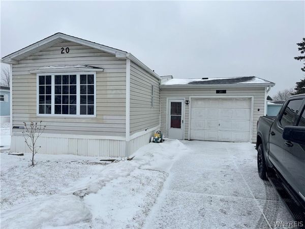 20 Golden Pond, Akron, NY 14001