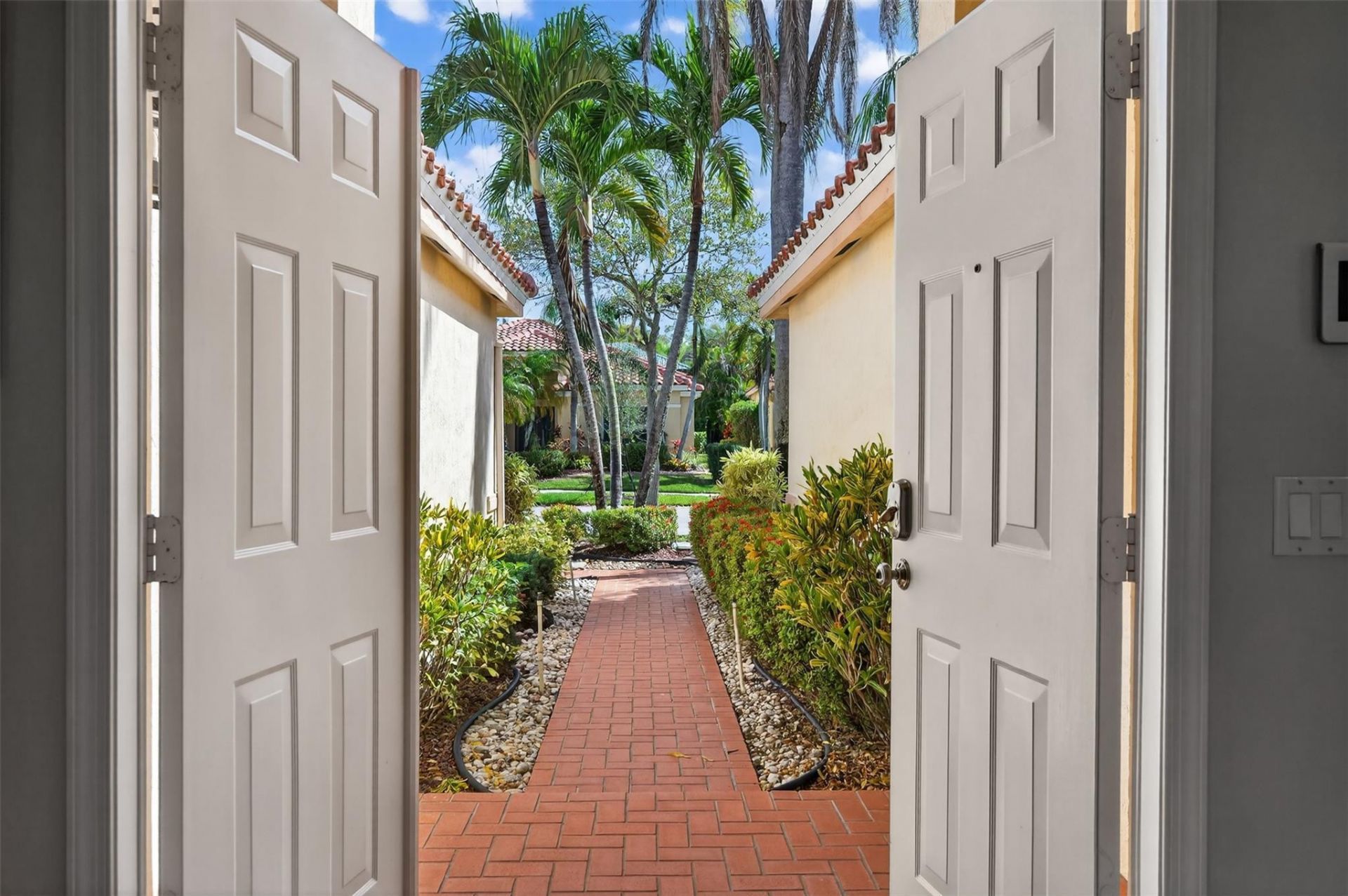 4042 Pinewood Lane, Weston, FL 33331 Photo