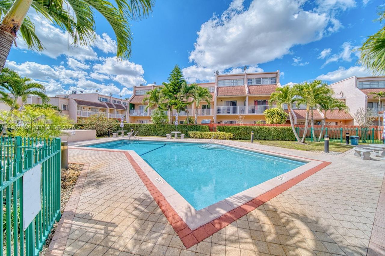 840 SW 105th Ave, Unit 318, Miami, FL 33174 Photo