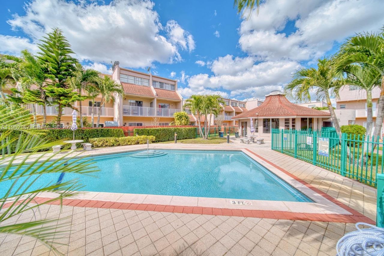 840 SW 105th Ave, Unit 318, Miami, FL 33174 Photo