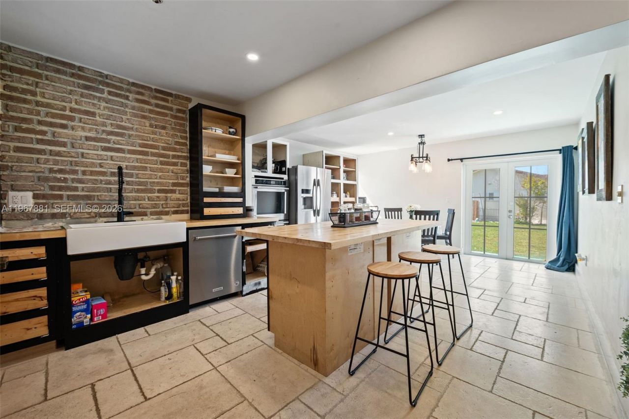 296 Navajo St, Miami Springs, FL 33166 Photo