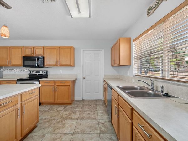 6762 NW Daffodil Ln, Port St. Lucie, FL 34983