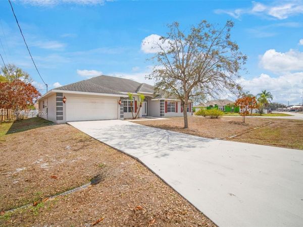 6762 NW Daffodil Ln , Port St. Lucie, FL 34983