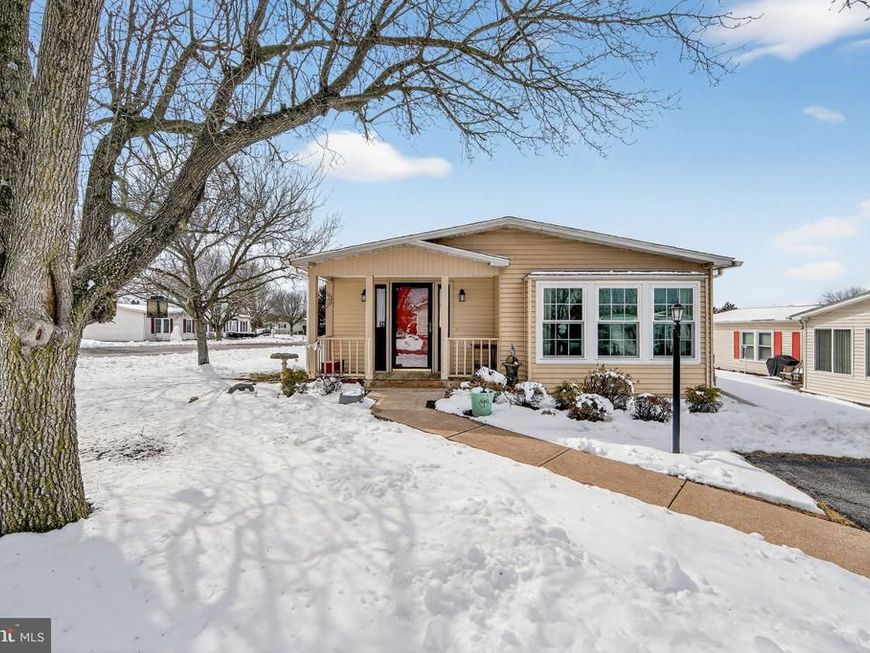 11 Oakplace Court W, Harleysville, PA 19438 Main Photo