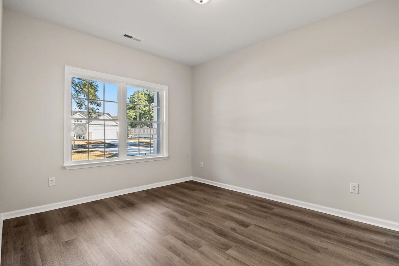 1001 Oakley St. Photo 10