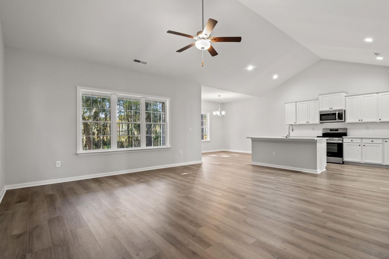 1001 Oakley St. Photo 4