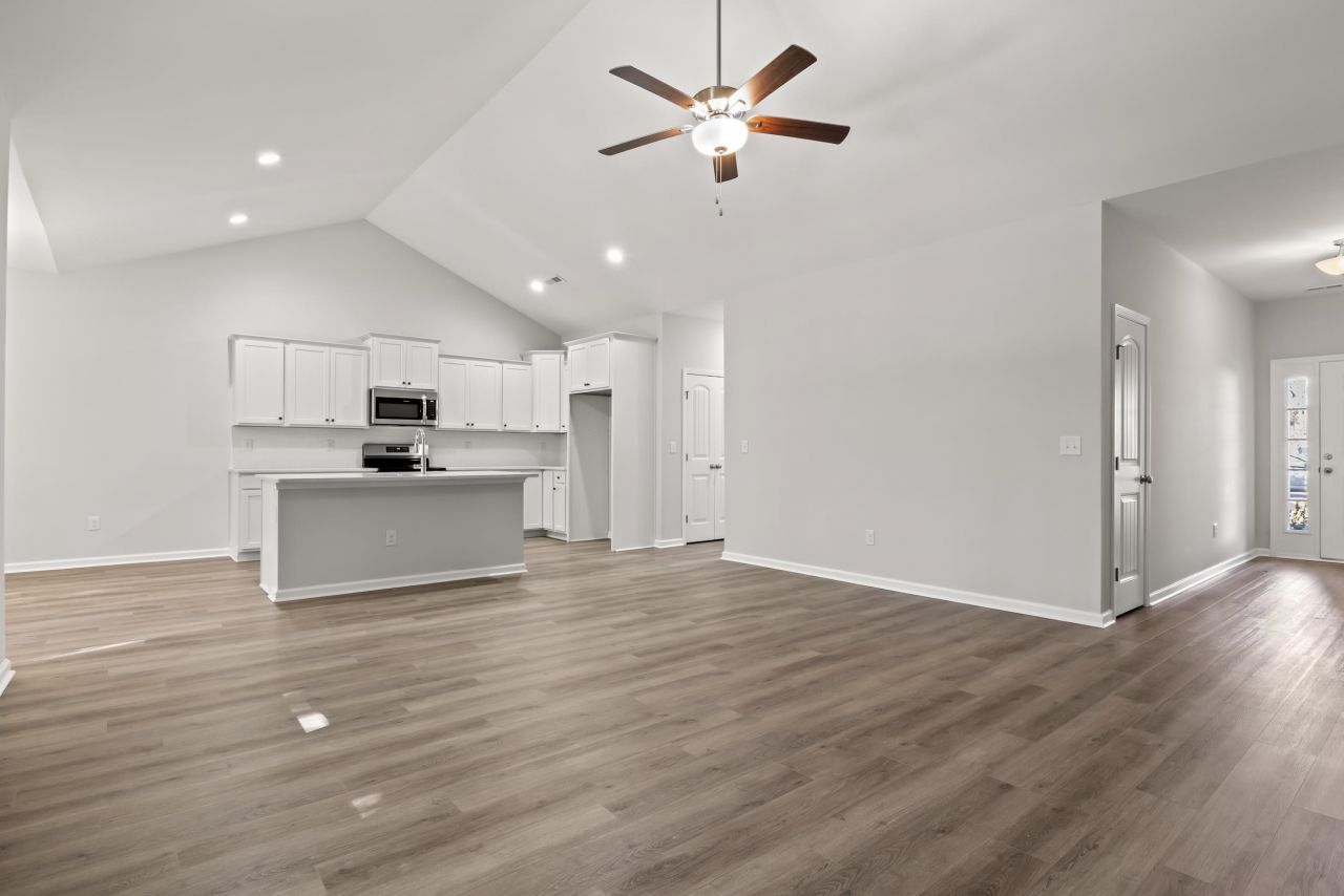 1001 Oakley St. Photo 6