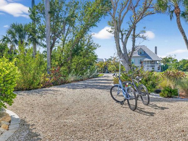 205 Daniel Dr, Sanibel, FL 33957