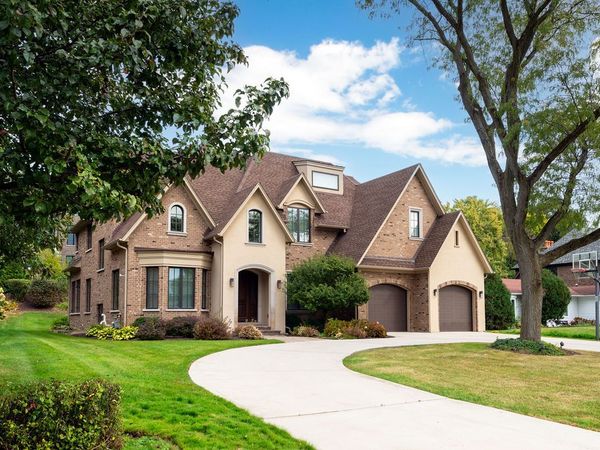 641 Lakeside Drive, Hinsdale, IL 60521