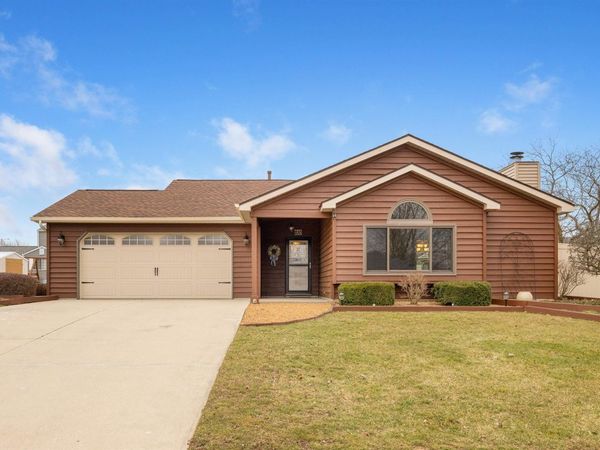 210 Knoll Ridge Boulevard, Kendallville, IN 46755