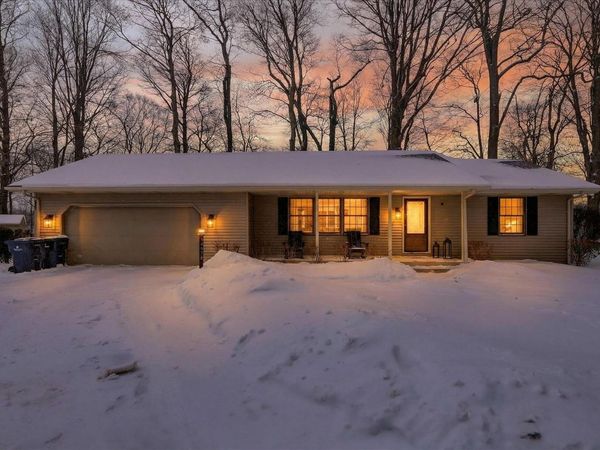 70070 2nd Avenue, South Haven, MI 49090