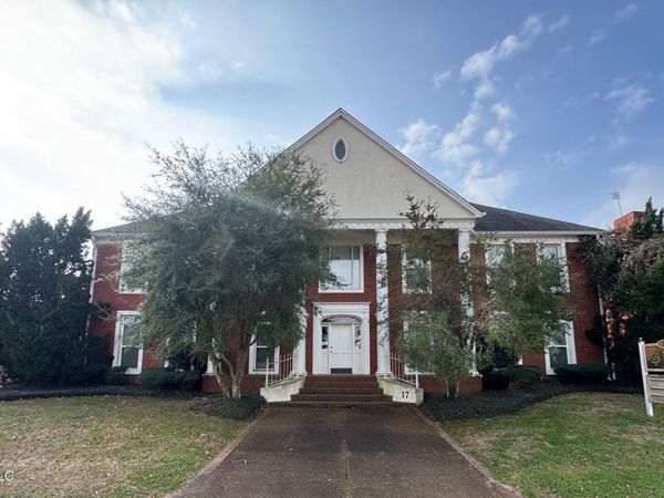 17 Northtown Drive, Jackson, MS 39211