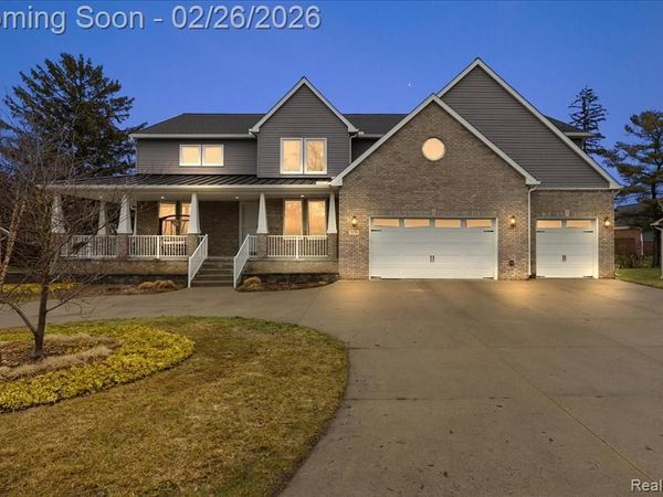 3256 Ledgewood Court E, Commerce Twp, MI 48382