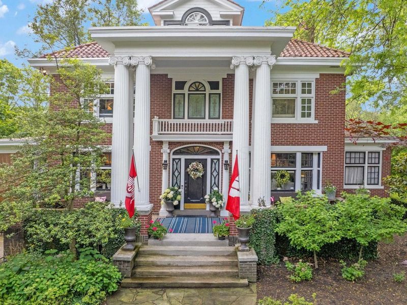 2465 E Broad Street, Columbus, OH 43209 Photo 1