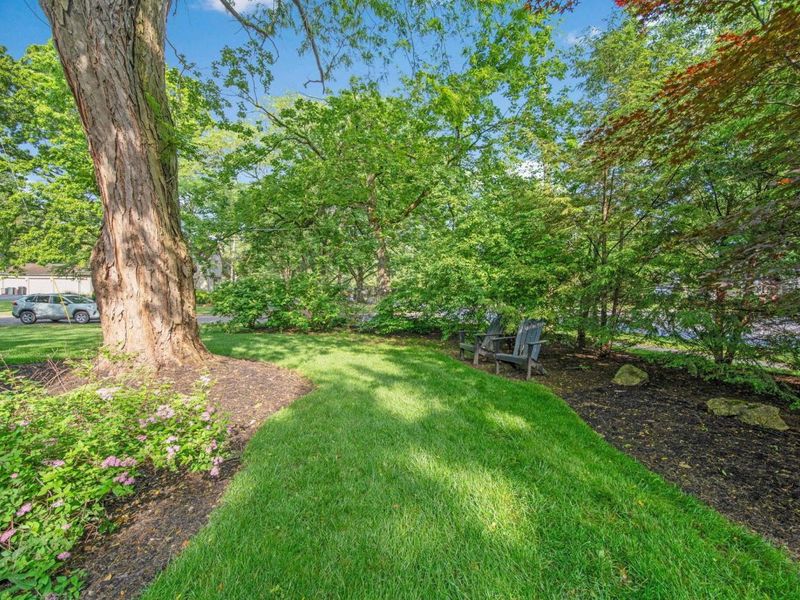 2465 E Broad Street, Columbus, OH 43209 Photo 11