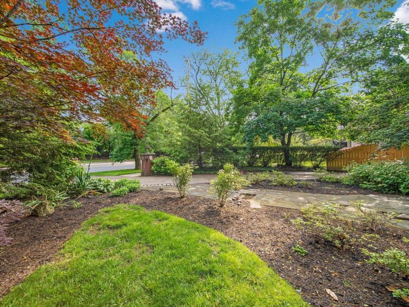 2465 E Broad Street, Columbus, OH 43209 Photo 12