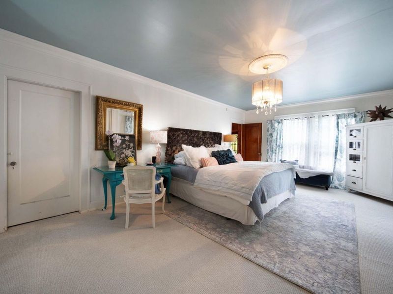 2465 E Broad Street, Columbus, OH 43209 Photo 35