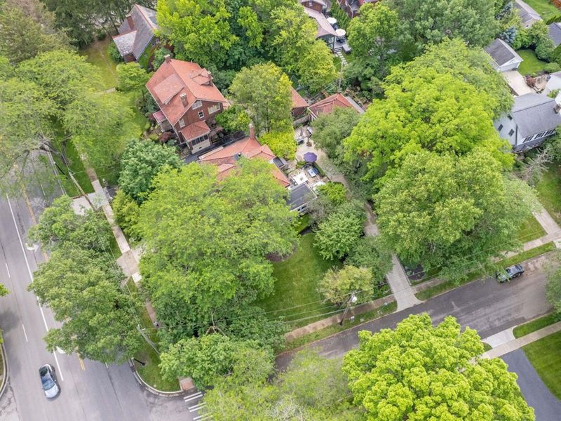 2465 E Broad Street, Columbus, OH 43209 Photo 4