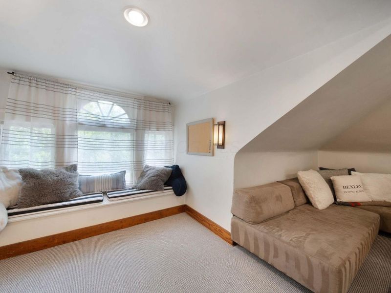 2465 E Broad Street, Columbus, OH 43209 Photo 45