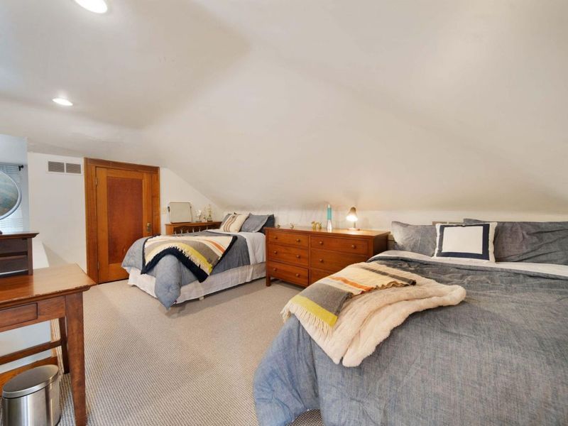 2465 E Broad Street, Columbus, OH 43209 Photo 48