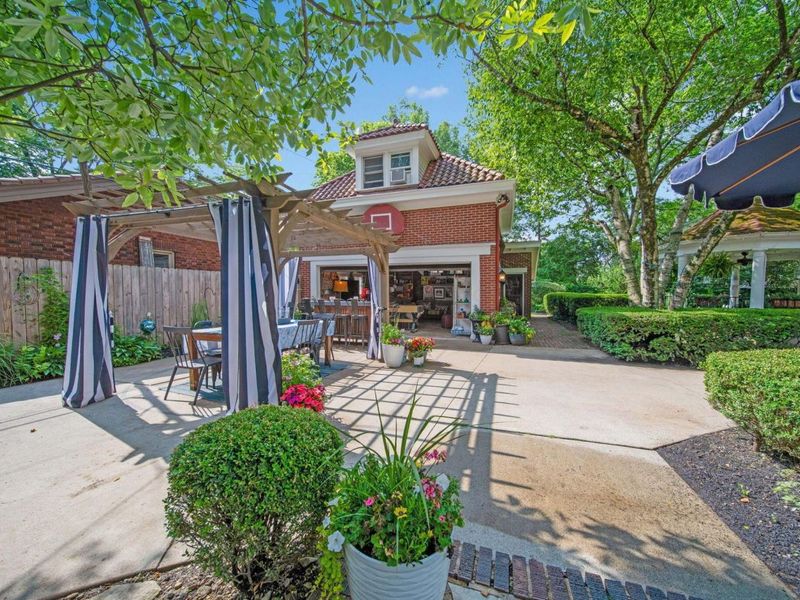 2465 E Broad Street, Columbus, OH 43209 Photo 56