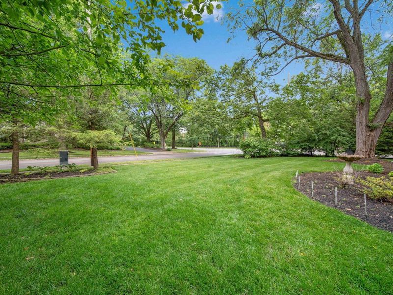 2465 E Broad Street, Columbus, OH 43209 Photo 6