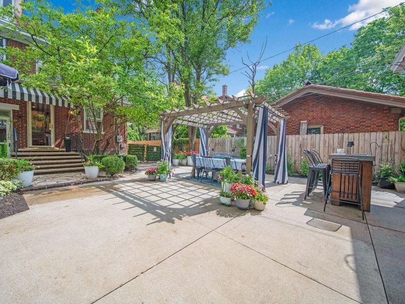 2465 E Broad Street, Columbus, OH 43209 Photo 64