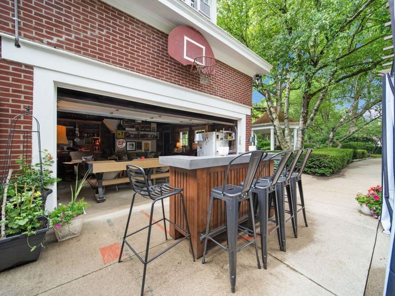 2465 E Broad Street, Columbus, OH 43209 Photo 66