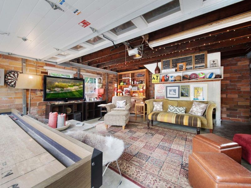 2465 E Broad Street, Columbus, OH 43209 Photo 68