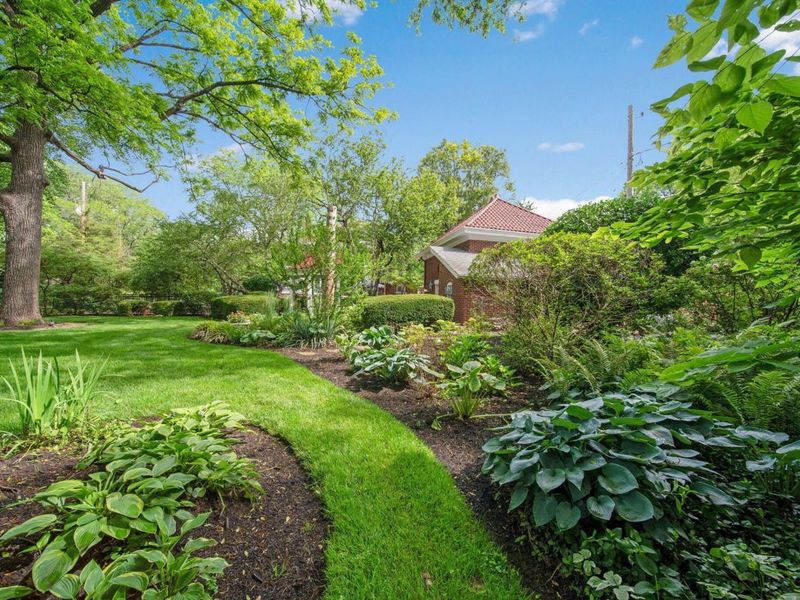 2465 E Broad Street, Columbus, OH 43209 Photo 80