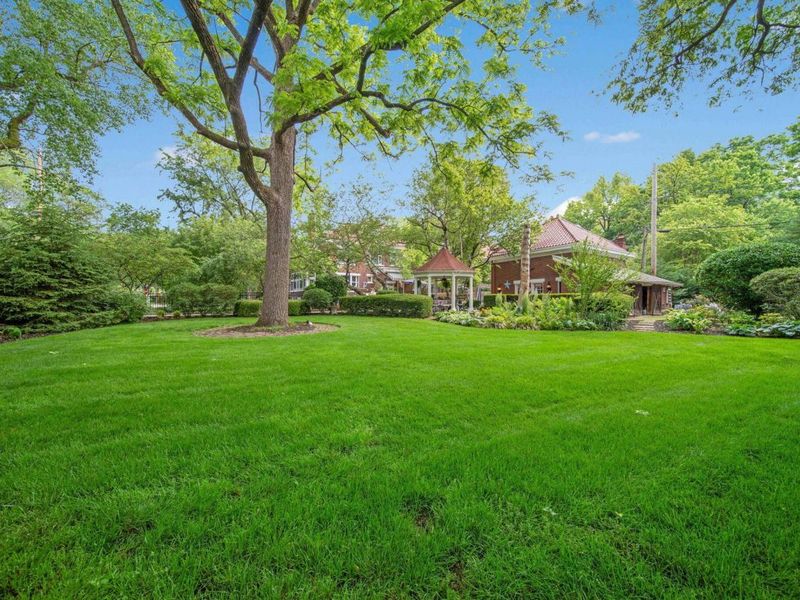 2465 E Broad Street, Columbus, OH 43209 Photo 82