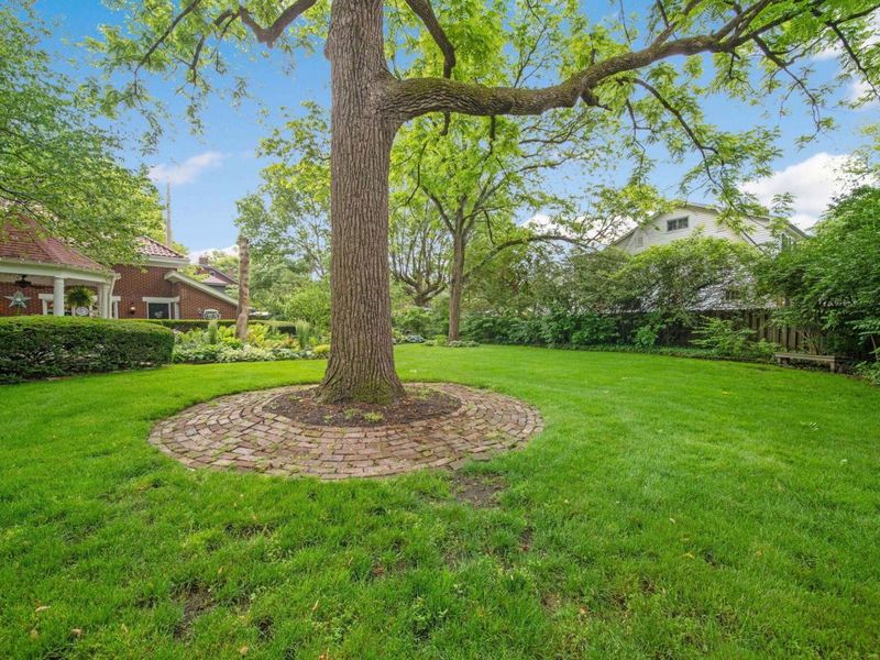 2465 E Broad Street, Columbus, OH 43209 Photo 83