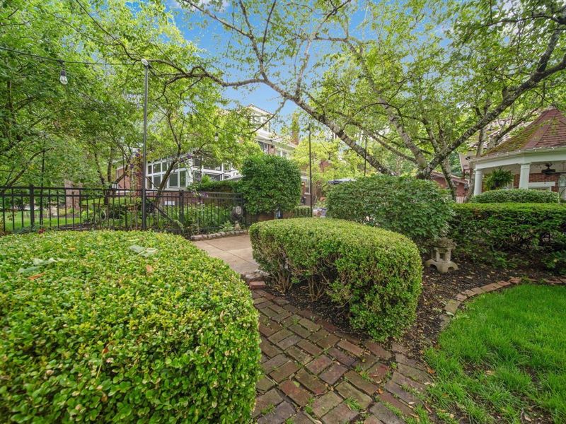 2465 E Broad Street, Columbus, OH 43209 Photo 84