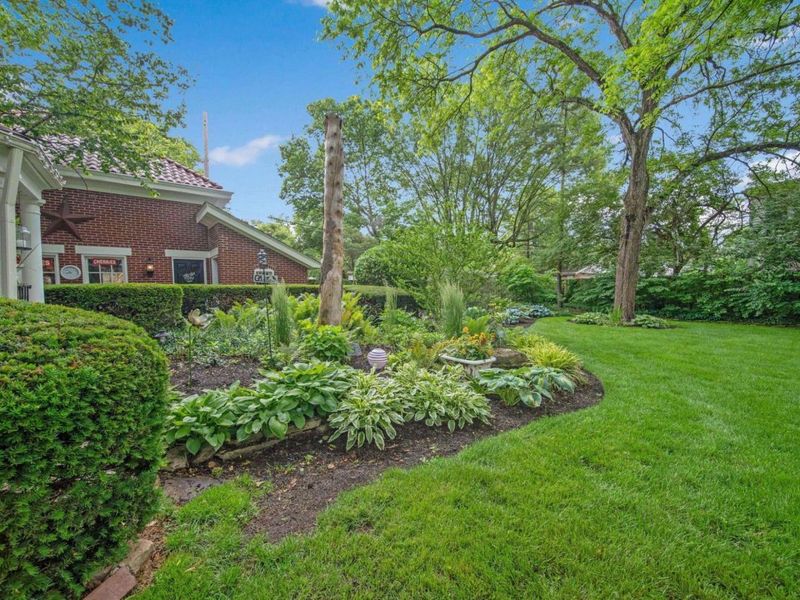 2465 E Broad Street, Columbus, OH 43209 Photo 86