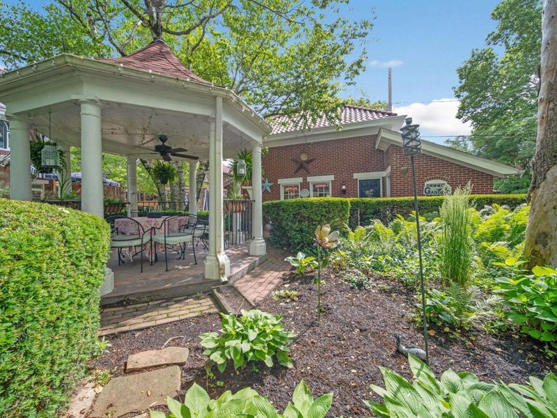 2465 E Broad Street, Columbus, OH 43209 Photo 87