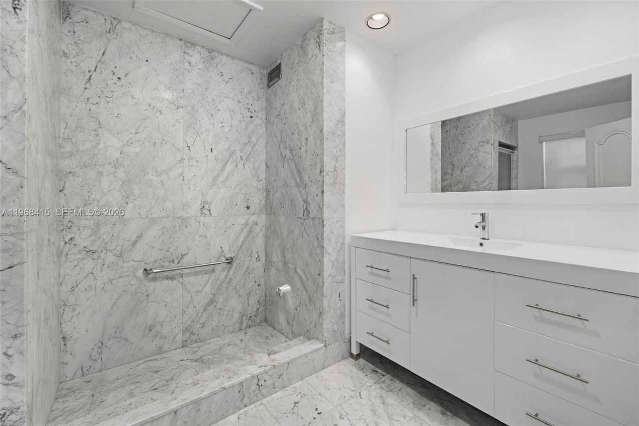 4925 Collins Ave, Unit 1A, Miami Beach, FL 33140 Photo