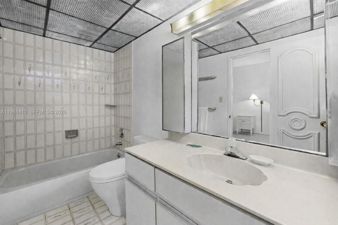 4925 Collins Ave, Unit 1A, Miami Beach, FL 33140 Photo