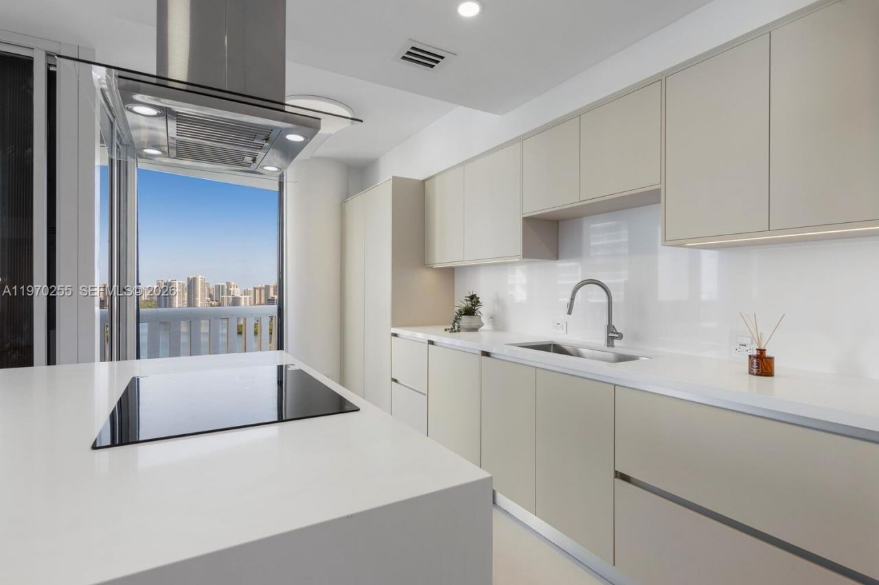 3000 Island Blvd , Unit 2504, Aventura, FL 33160 Photo