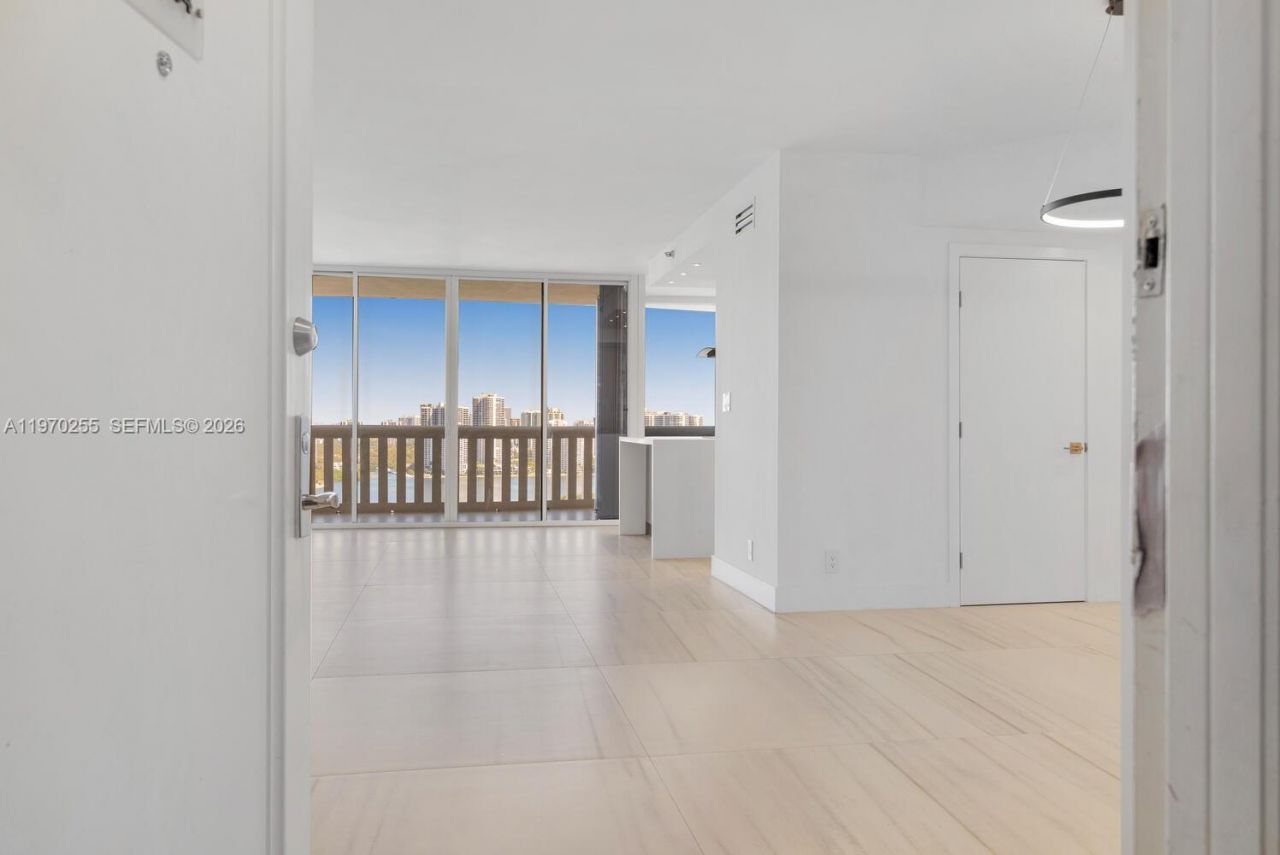 3000 Island Blvd, Unit 2504, Aventura, FL 33160 Photo