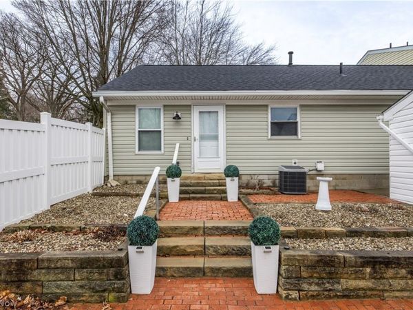 2033 Carlile Drive, Uniontown, OH 44685