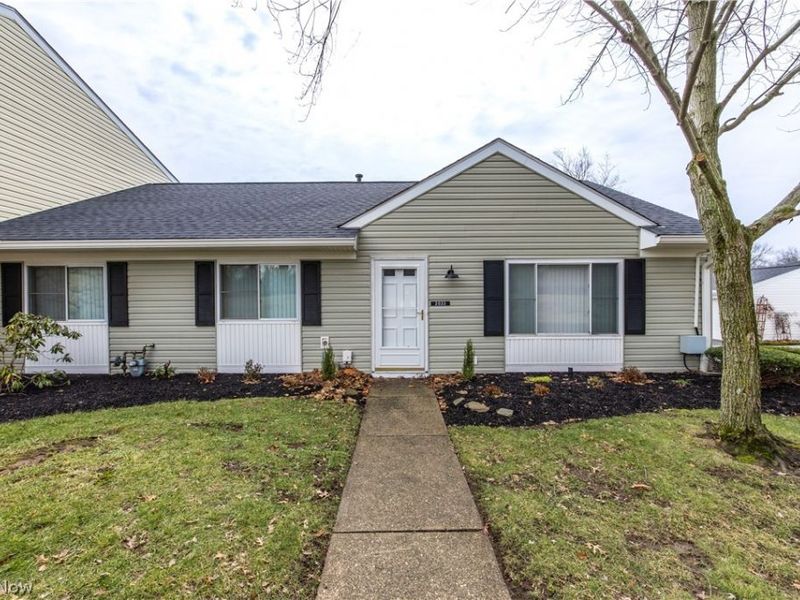 2033 Carlile Drive, Uniontown, OH 44685 Photo 2