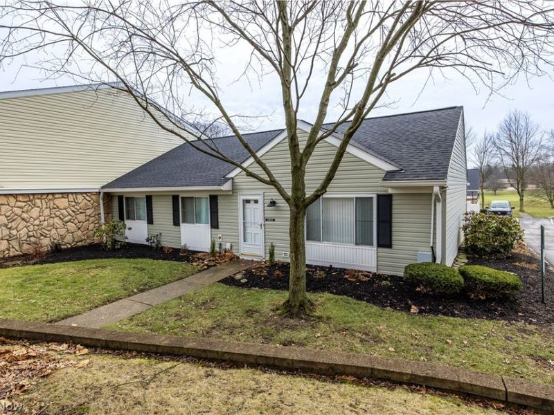 2033 Carlile Drive, Uniontown, OH 44685 Photo 3