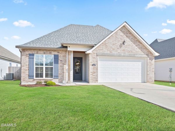 318 Adry Lane, Youngsville, LA 70592