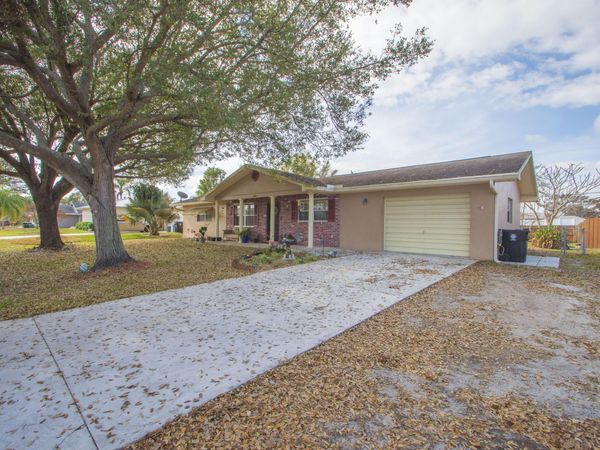 1686 SE Biddle Lane, Port St. Lucie, FL 34983