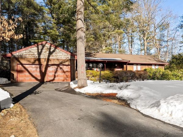 26 Nottingham Dr, Raynham, MA 02767