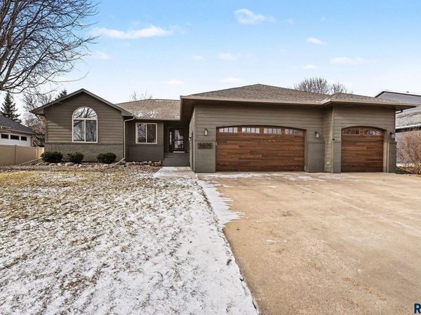 3805 S Bedford Ave, Sioux Falls, SD 57103